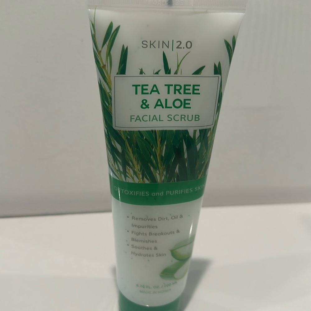 Skin 2.0 Tea Tree & Aloe Facial Scrub. Removes oil, dirt and impurities.